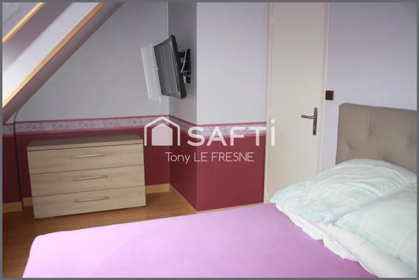 A deux pas des plages, cette belle maison contemporaine de 94m2 sur son terrain clos arboré de 2589m2 sans vis à vis, avec son bassin sera vous satisfaire avec ses 4 chambres dont sa suite parentale