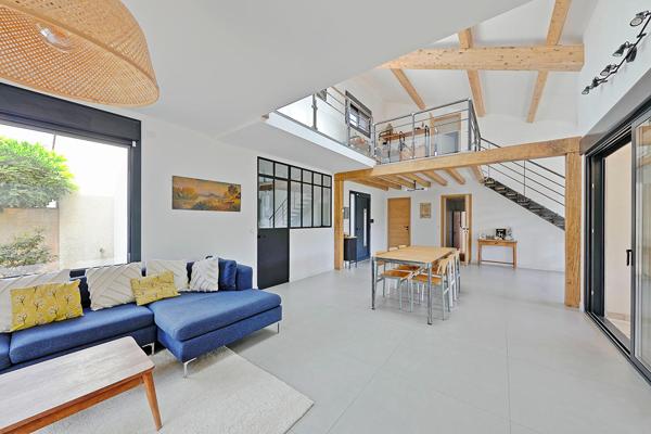 Maison d’architecte rénovée aux volumes singuliers