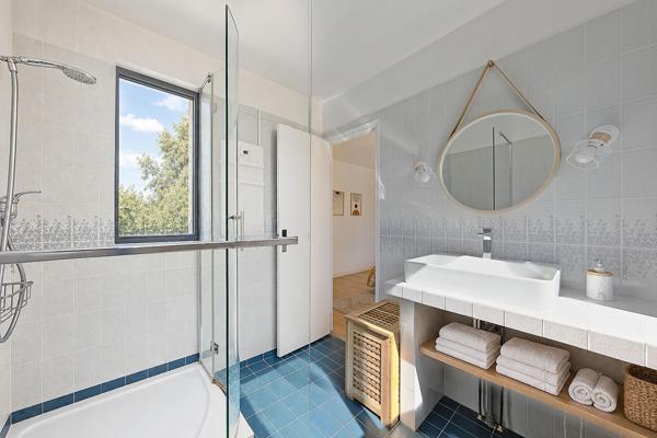Maison d’architecte rénovée aux volumes singuliers
