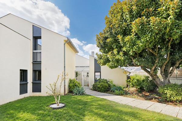 Maison d’architecte rénovée aux volumes singuliers