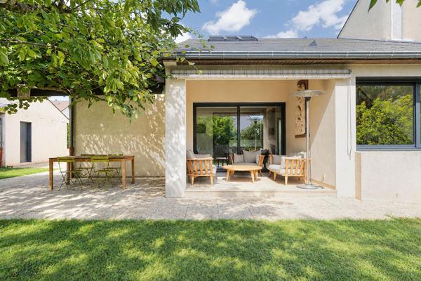 Maison d’architecte rénovée aux volumes singuliers