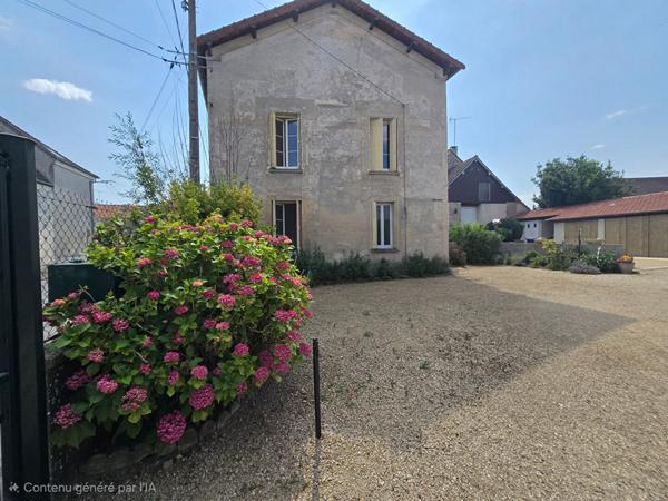 A louer - Maison de ville Chambry 114 m2 avec jardin