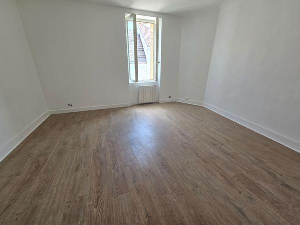 A louer - Maison de ville Chambry 114 m2 avec jardin