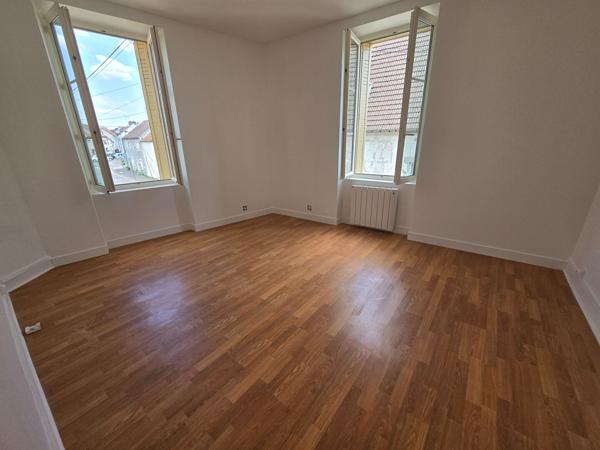 A louer - Maison de ville Chambry 114 m2 avec jardin