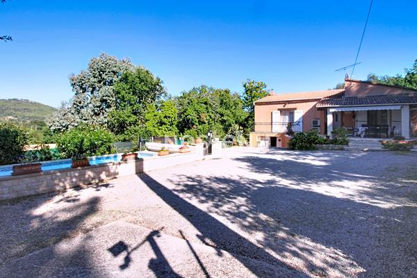 A VENDRE EN EXCLUSIVITÉ Maison AVEC STUDIO INDÉPENDANT ET VUE IMPRENABLE