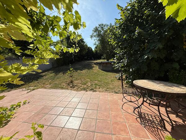 Maison Bouc Bel Air 5pièce(s) d'environ 104 m², sous sol, terrain de 839m², piscine