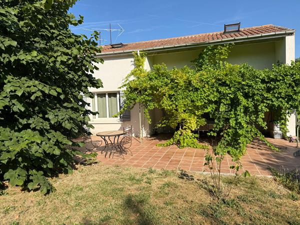 Maison Bouc Bel Air 5pièce(s) d'environ 104 m², sous sol, terrain de 839m², piscine