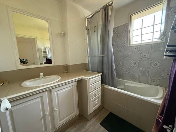 Maison Bouc Bel Air 5pièce(s) d'environ 104 m², sous sol, terrain de 839m², piscine