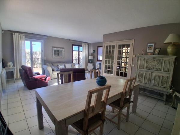 Plain pied - 3 chambres - garage - 568 m² terrain