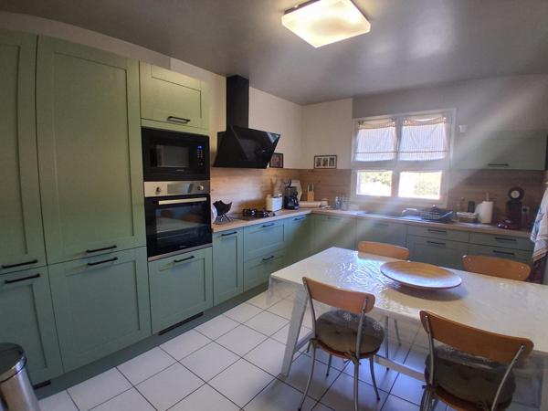 Plain pied - 3 chambres - garage - 568 m² terrain