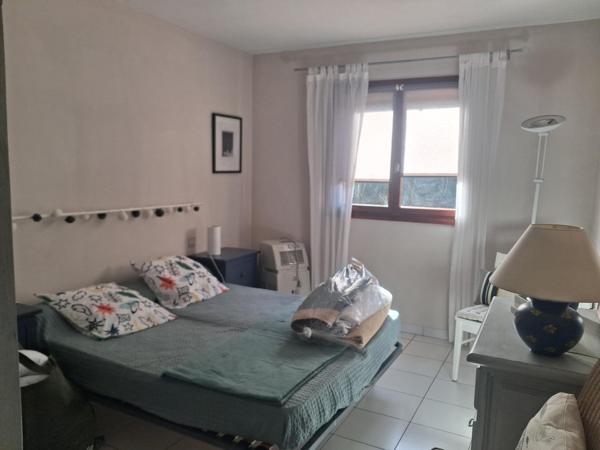 Plain pied - 3 chambres - garage - 568 m² terrain