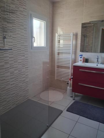 Plain pied - 3 chambres - garage - 568 m² terrain