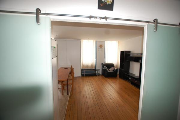 Immeuble rénové avec local commercial et appartements