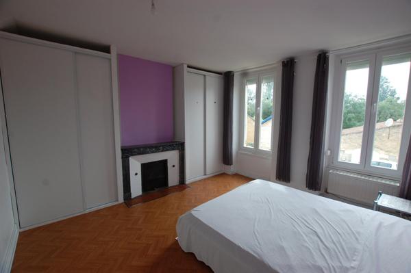 Immeuble rénové avec local commercial et appartements