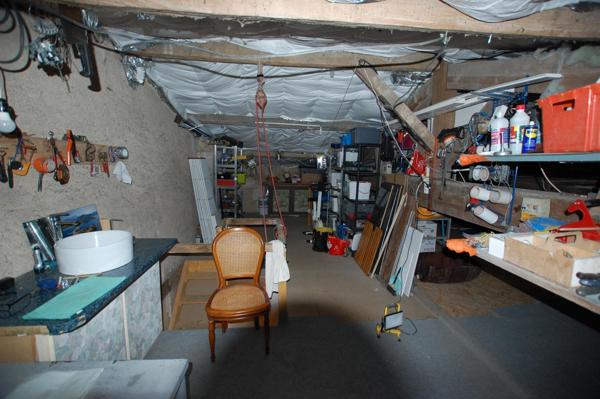 Immeuble rénové avec local commercial et appartements