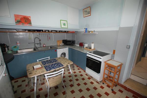 Immeuble rénové avec local commercial et appartements