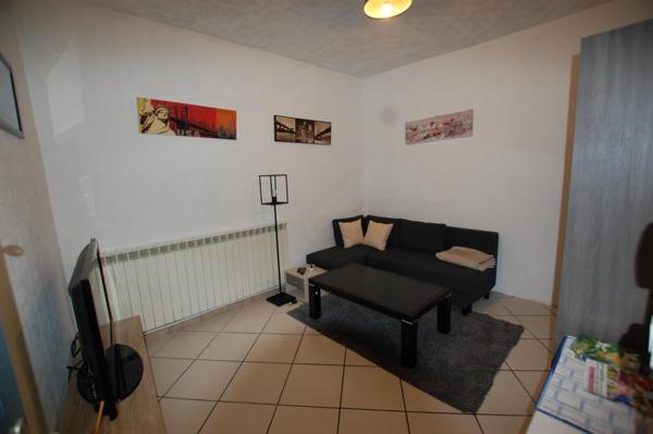 Immeuble rénové avec local commercial et appartements