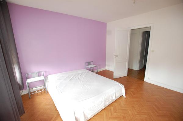 Immeuble rénové avec local commercial et appartements