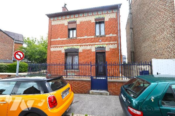 Exclusivité !
Charmante maison individuelle 3 chambres, véranda, garage et terrain.