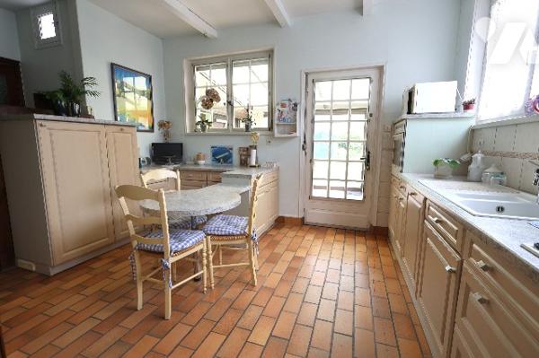 Exclusivité !
Charmante maison individuelle 3 chambres, véranda, garage et terrain.