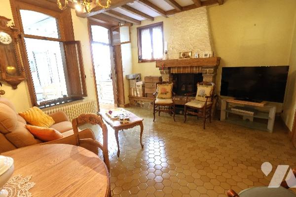 Exclusivité !
Charmante maison individuelle 3 chambres, véranda, garage et terrain.