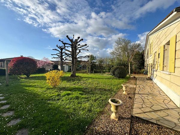 3150 CENON - Maison en pierre de 4 pièces (76m²) avec jardin et garage à vendre !Maison Cenon 4 pièce(s) 77 m2