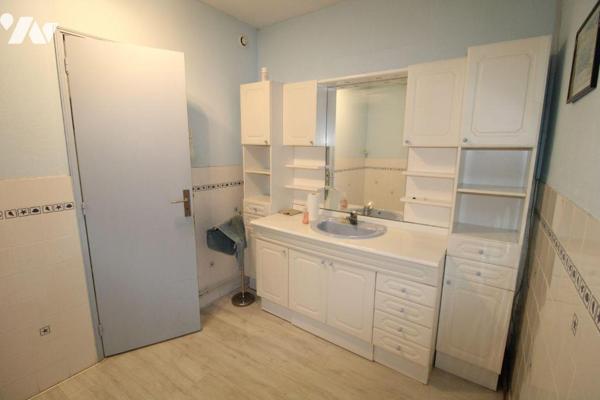 ENSEMBLE IMMOBILIER - A VENDRE - BOURBOURG.

SITUE A PROXIMITE DES AXES AUTOROUTIERS ET DE TO...