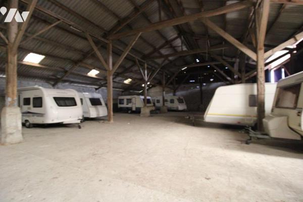 ENSEMBLE IMMOBILIER - A VENDRE - BOURBOURG.

SITUE A PROXIMITE DES AXES AUTOROUTIERS ET DE TO...