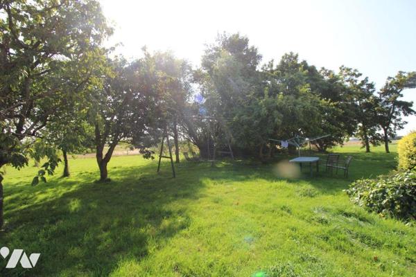 ENSEMBLE IMMOBILIER - A VENDRE - BOURBOURG.

SITUE A PROXIMITE DES AXES AUTOROUTIERS ET DE TO...