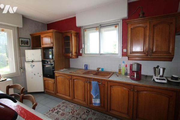 ENSEMBLE IMMOBILIER - A VENDRE - BOURBOURG.

SITUE A PROXIMITE DES AXES AUTOROUTIERS ET DE TO...