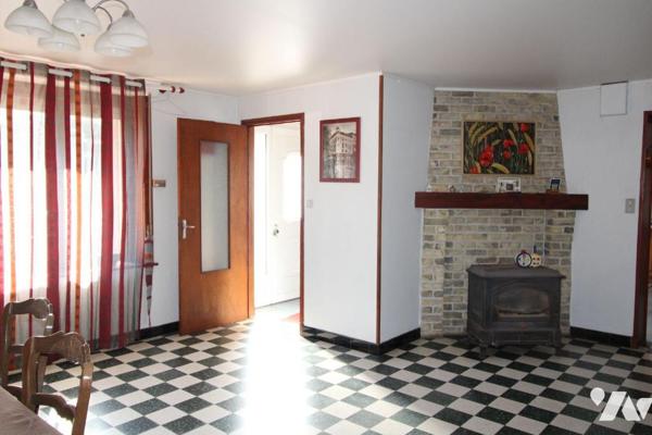 ENSEMBLE IMMOBILIER - A VENDRE - BOURBOURG.

SITUE A PROXIMITE DES AXES AUTOROUTIERS ET DE TO...