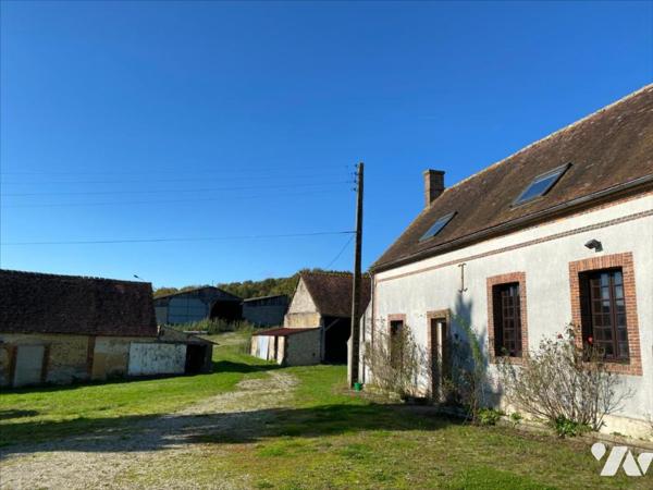 CORPS DE FERME avec  terrain d'environ 4ha8a