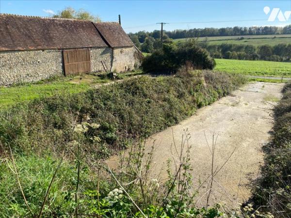 CORPS DE FERME avec  terrain d'environ 4ha8a