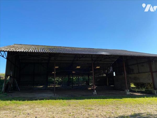 CORPS DE FERME avec  terrain d'environ 4ha8a