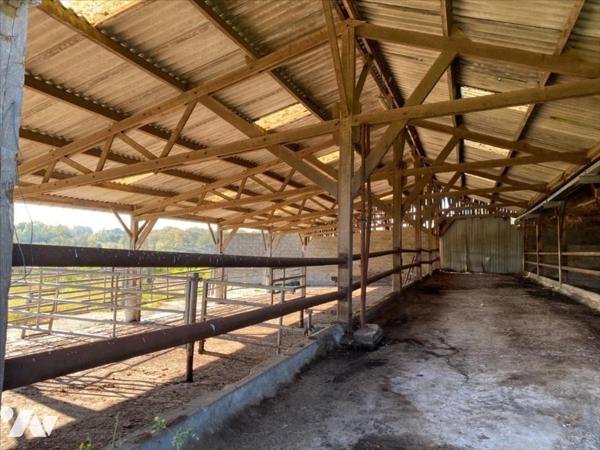 CORPS DE FERME avec  terrain d'environ 4ha8a