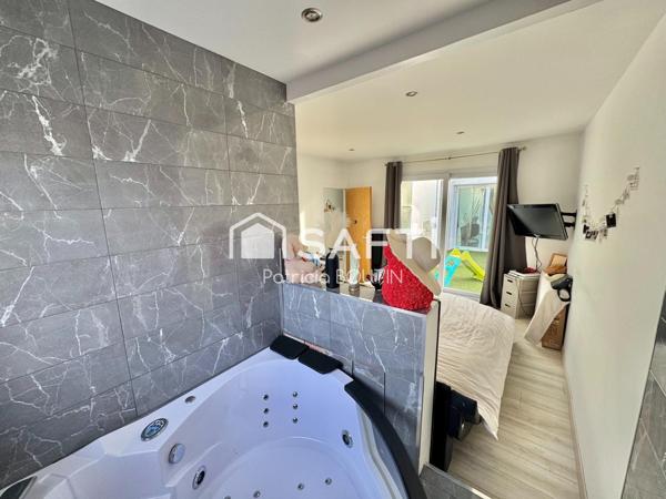 PAVILLON DE PLAIN PIED 4 CHAMBRES DONT UNE SUITE PARENTALE + DOUBLE GARAGE A SAINT MAXIRE !