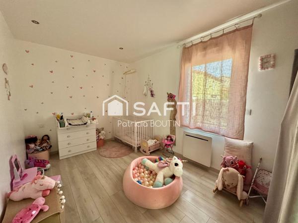 PAVILLON DE PLAIN PIED 4 CHAMBRES DONT UNE SUITE PARENTALE + DOUBLE GARAGE A SAINT MAXIRE !