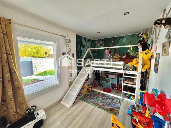 PAVILLON DE PLAIN PIED 4 CHAMBRES DONT UNE SUITE PARENTALE + DOUBLE GARAGE A SAINT MAXIRE !