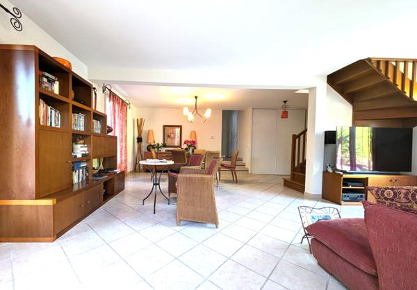 La valentine (13011) Maison 123m², 4 chambres, avec jardin et piscine, dans résidence fermée et sécurisée