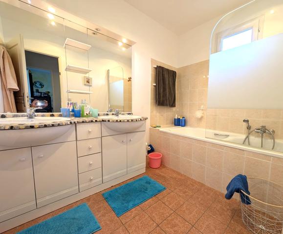 La valentine (13011) Maison 123m², 4 chambres, avec jardin et piscine, dans résidence fermée et sécurisée