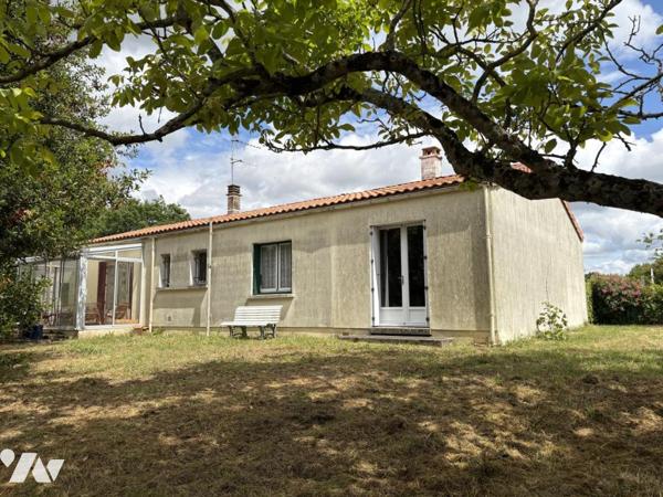 MAISON D'HABITATION AVEC GARAGE ET TERRAIN 