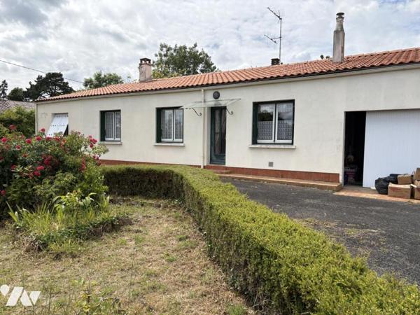 MAISON D'HABITATION AVEC GARAGE ET TERRAIN 