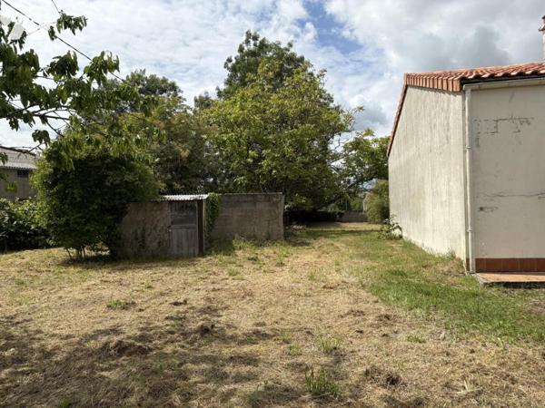 MAISON D'HABITATION AVEC GARAGE ET TERRAIN 