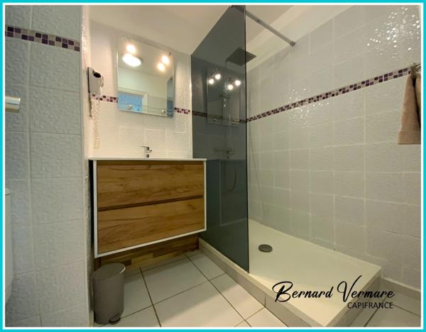 Appartement-studio de 30 m² - Piscine et accès plage.