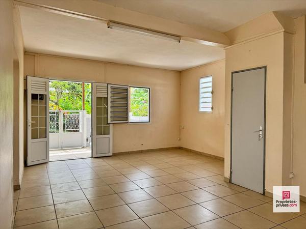 Maison F4 lumineuse, quartier calme avec terrasse et parking