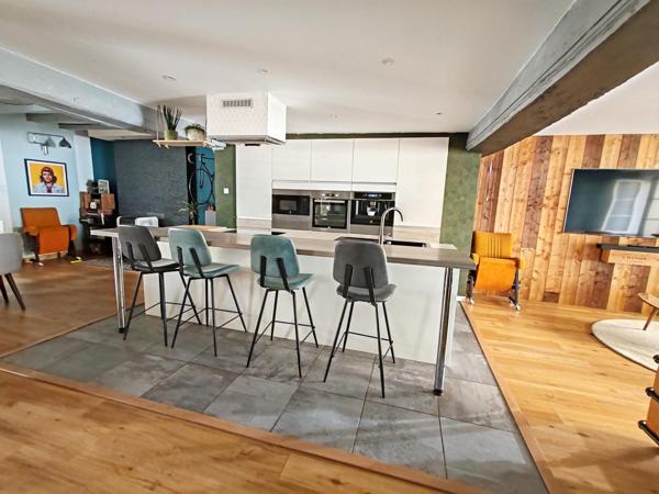 Charmante maison de ville /  5 chambres / grande pièce de vie