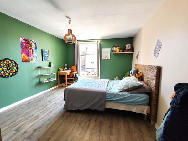 Charmante maison de ville /  5 chambres / grande pièce de vie