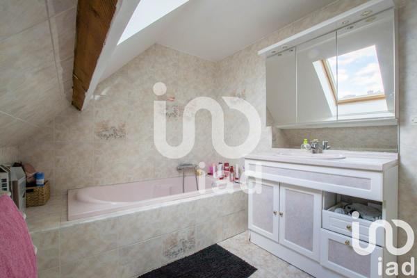 Maison traditionnelle 5 pièces de 96 m² à Ozoir-la-Ferrière (77330)