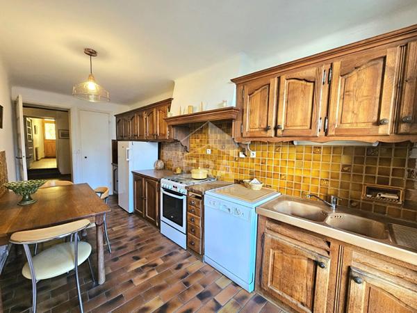 A VENDRE - LANÇON PROVENCE - Maison de Village de 150m² avec cour privative - 4/5 chambres - Combles aménageables de 80m²