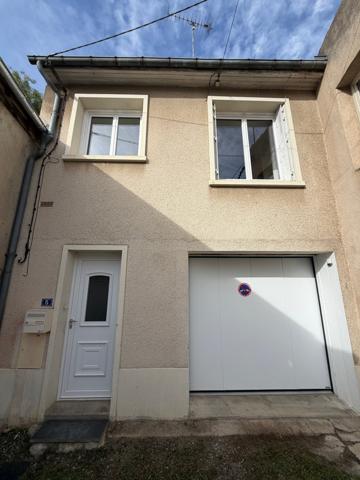 Maison de ville T3 rénovée de 66 m² avec garage et courette